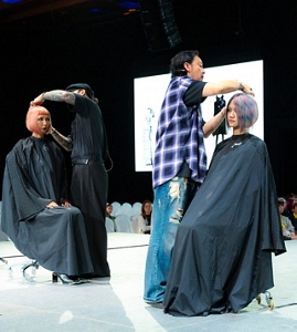 recycling icon with a green outline